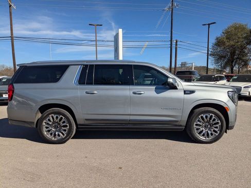 Used 2023 GMC Yukon XL Denali Ultimate image 2