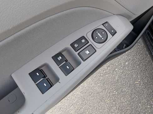 Used 2017 Hyundai Elantra SE image 15