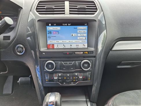 Used 2018 Ford Explorer XLT w/ Equipment Group 202A FWD image 25