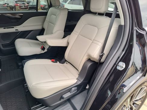 Used 2025 Lincoln Aviator 2WD image 34