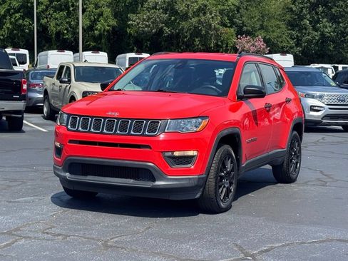Used 2018 Jeep Compass Sport AWD/4WD image 2