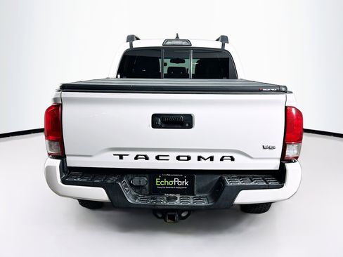 Used 2016 Toyota Tacoma TRD Sport w/ Towing Package AWD/4WD image 7