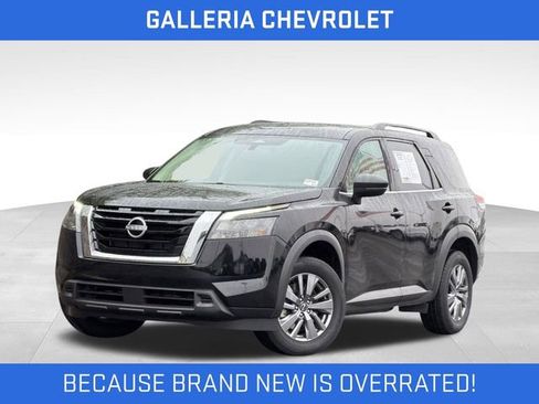 Used 2025 Nissan Pathfinder SV FWD image 2