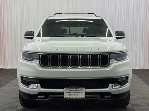 Used 2023 Jeep Wagoneer Series III w/ Premium Group I AWD/4WD image 3