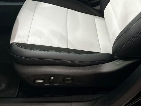 New 2026 Chevrolet Equinox EV LT image 20