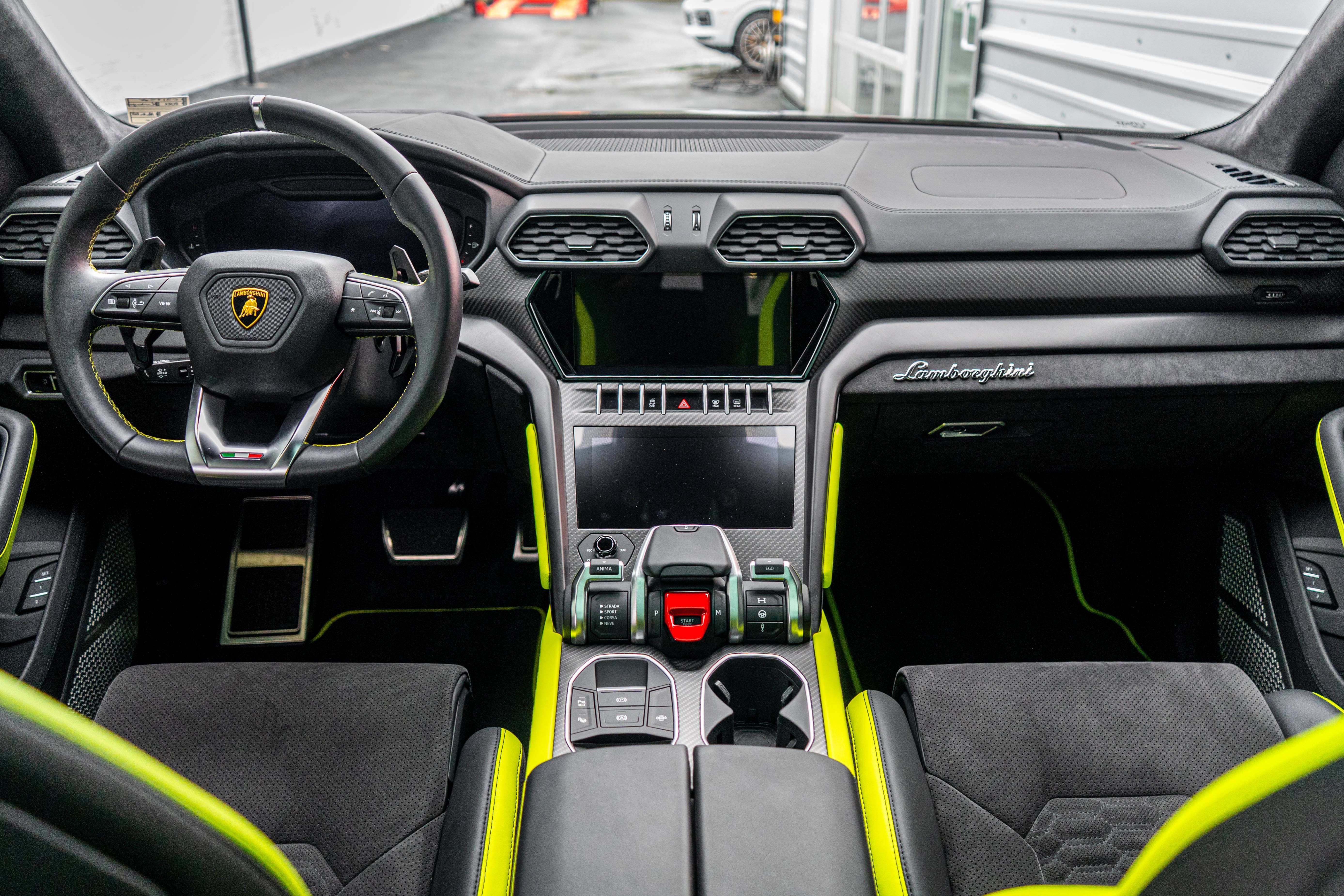 Used 2021 Lamborghini Urus AWD/4WD image 34