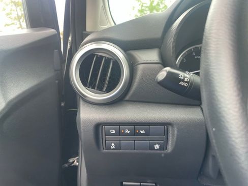 Used 2025 Nissan Versa S FWD image 11