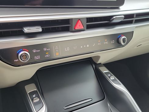 Certified 2025 Kia Sorento EX FWD image 35