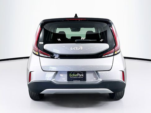 Used 2025 Kia Soul LX w/ LX Technology Package FWD image 7