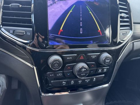 Used 2019 Jeep Grand Cherokee Limited image 28