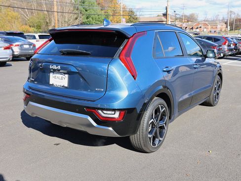 Used 2024 Kia Niro SX Touring image 7