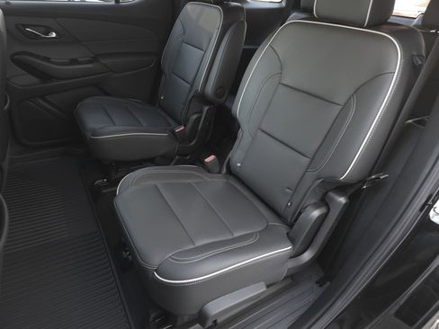 Used 2023 Chevrolet Traverse Premier image 31