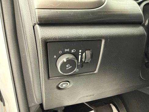 Used 2020 Jeep Grand Cherokee Laredo w/ 18" Wheel & 8.4" Radio Group RWD image 20