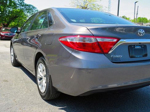 Used 2017 Toyota Camry LE image 36