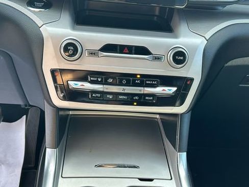 Certified 2024 Ford Explorer XLT w/ Equipment Group 202A AWD/4WD image 23