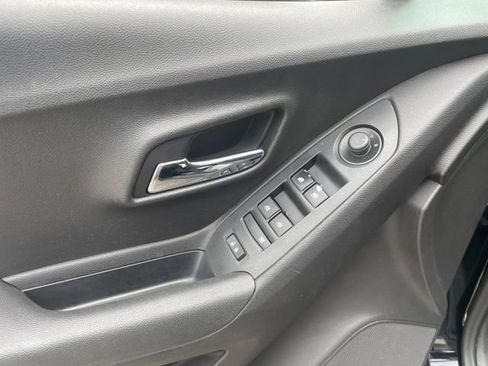 Used 2018 Chevrolet Trax LS FWD image 16