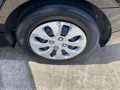 Used 2015 Hyundai Accent GLS FWD image 24