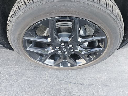 Used 2025 Chevrolet Traverse RS image 9