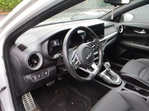 Used 2023 Kia Forte GT-Line w/ GT-Line Premium Package FWD image 9