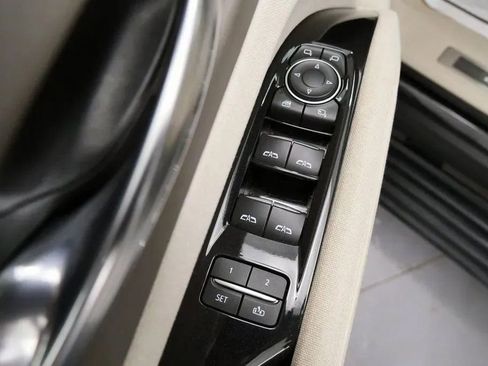 Used 2021 Cadillac Escalade Premium Luxury Platinum AWD/4WD image 25