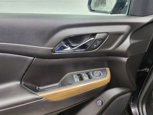 Used 2023 GMC Acadia SLE w/ Driver Convenience Package image 10