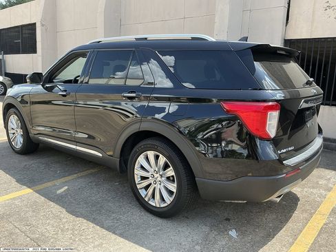 Used 2023 Ford Explorer Limited w/ Limited Technology Package RWD image 4
