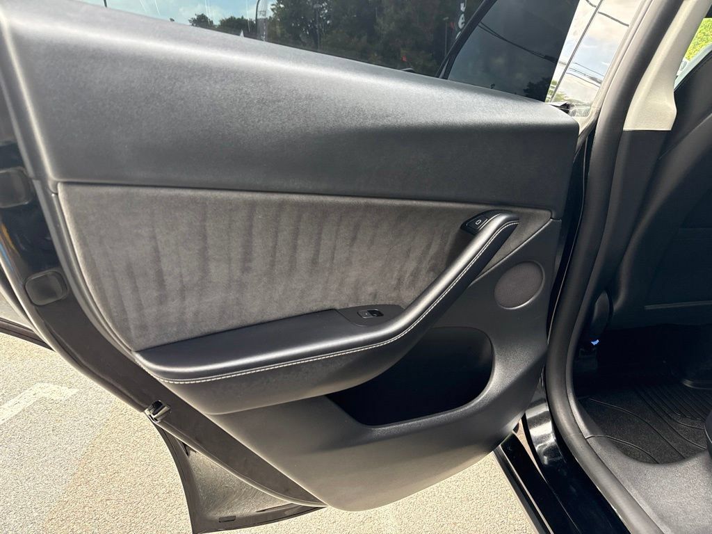 Used 2022 Tesla Model Y Performance AWD/4WD image 19