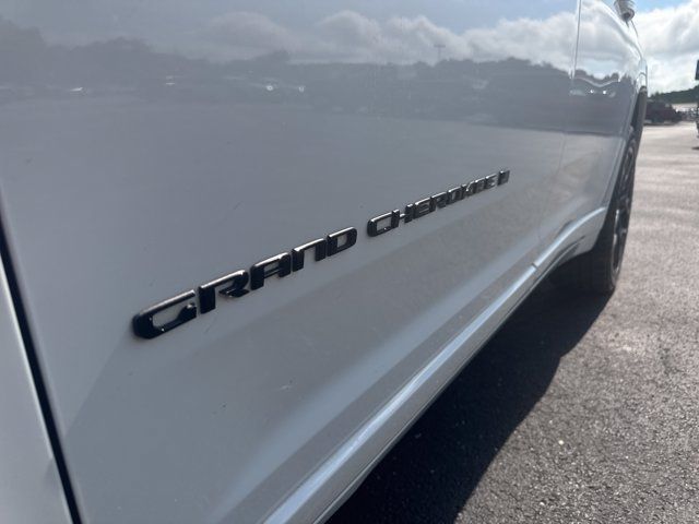 Used 2023 Jeep Grand Cherokee L Summit AWD/4WD image 40