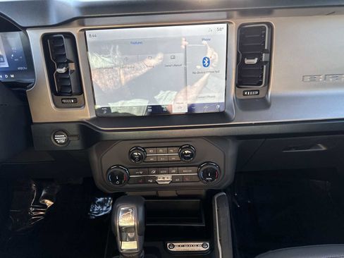 Used 2022 Ford Bronco Outer Banks image 31