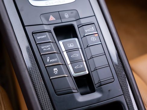 Used 2015 Porsche 911 Turbo S AWD/4WD image 29
