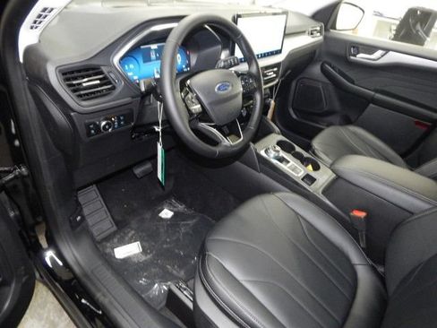 New 2025 Ford Escape SE w/ PHEV Premium Package FWD image 15