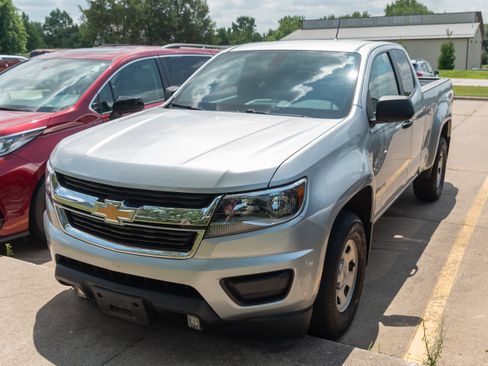 Used 2018 Chevrolet Colorado W/T w/ WT Convenience Package AWD/4WD image 4