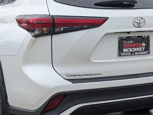 Used 2023 Toyota Highlander XSE image 8
