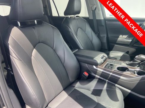 Used 2024 Toyota Highlander Limited image 6