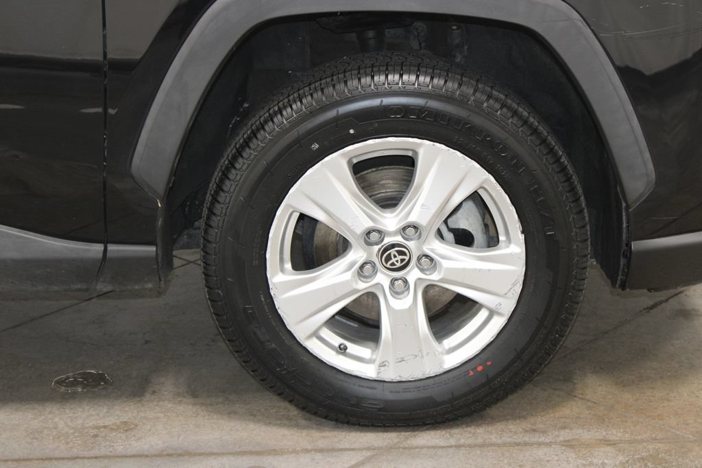 Used 2021 Toyota RAV4 XLE AWD/4WD image 45