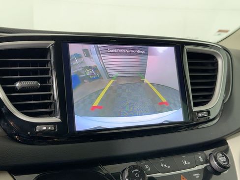 Used 2023 Chrysler Pacifica Touring-L image 22