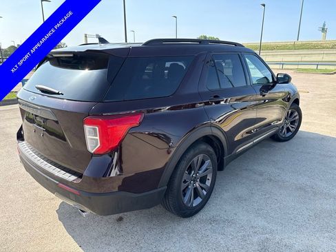 Used 2023 Ford Explorer XLT w/ Equipment Group 202A RWD image 11