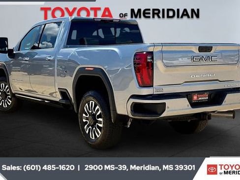 Used 2025 GMC Sierra 2500 Denali Ultimate image 2