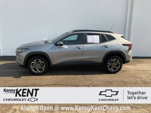 Used 2025 Chevrolet Trax LT w/ LT Convenience Package image 27