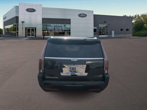Used 2016 Cadillac Escalade ESV Platinum image 10