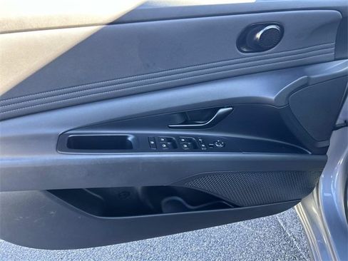 Used 2025 Hyundai Elantra Sport image 19