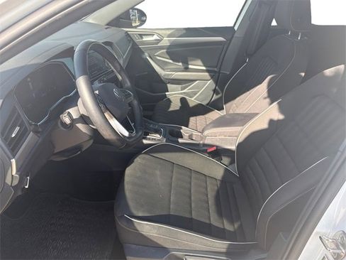 Used 2022 Volkswagen Jetta Sport image 9