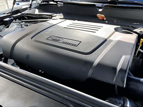 Used 2024 Land Rover Discovery S image 31