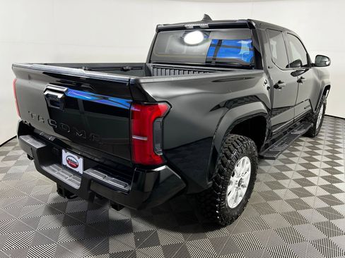 Used 2025 Toyota Tacoma SR5 AWD/4WD image 5