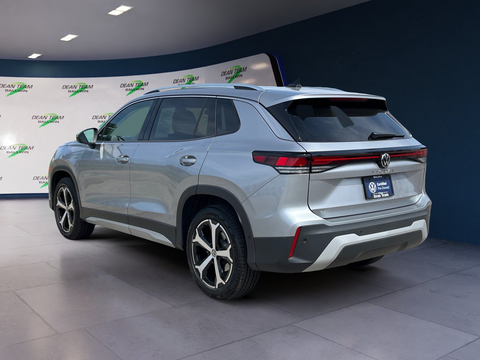 Certified 2025 Volkswagen Tiguan SE FWD image 6