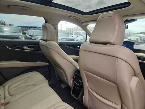 Used 2022 Lincoln Nautilus Reserve AWD/4WD image 28