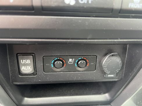 Used 2018 Toyota 4Runner Limited AWD/4WD image 18