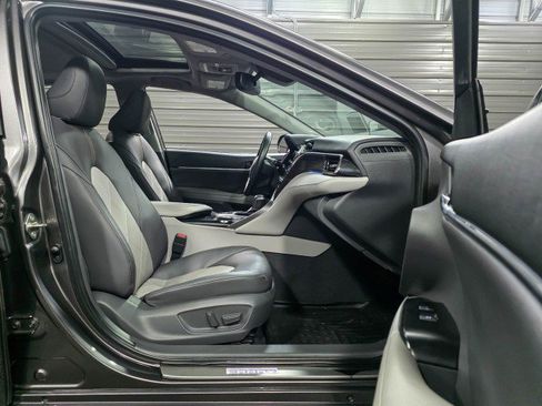 Used 2019 Toyota Camry XLE image 15