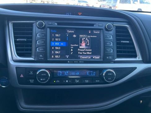 Used 2018 Toyota Highlander Limited Platinum AWD/4WD image 19