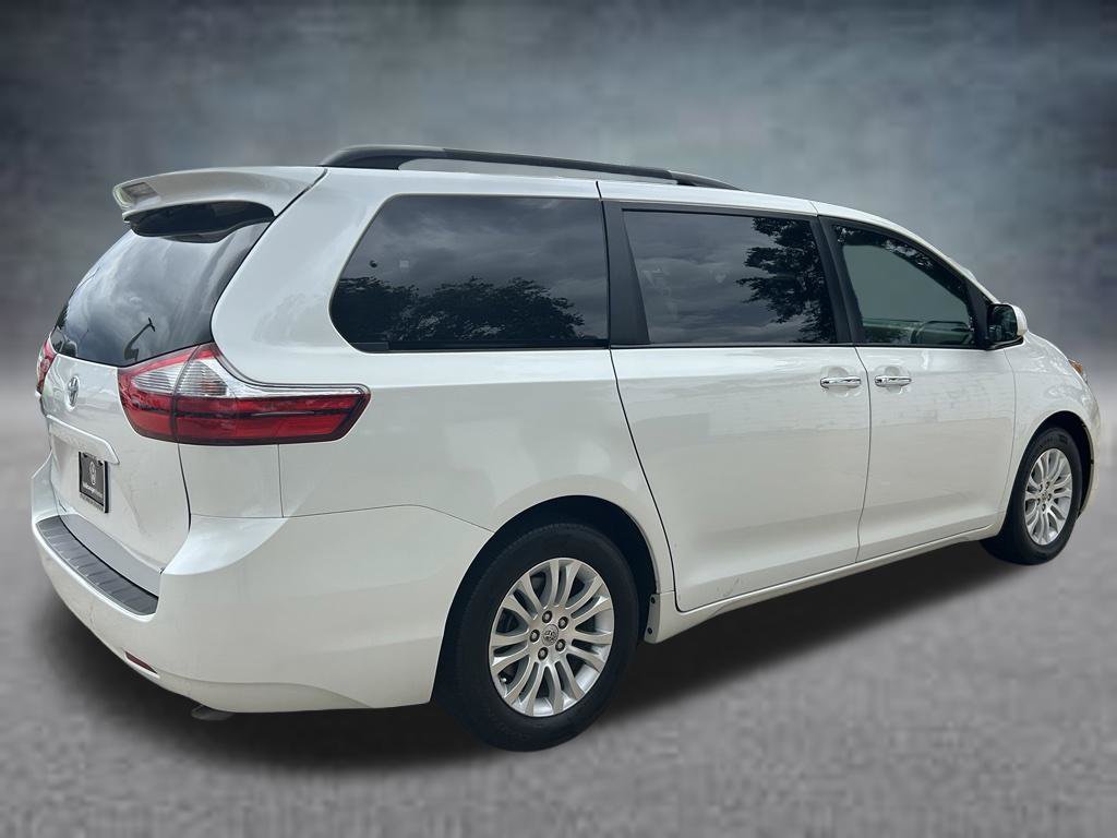 Used 2016 Toyota Sienna XLE FWD image 6